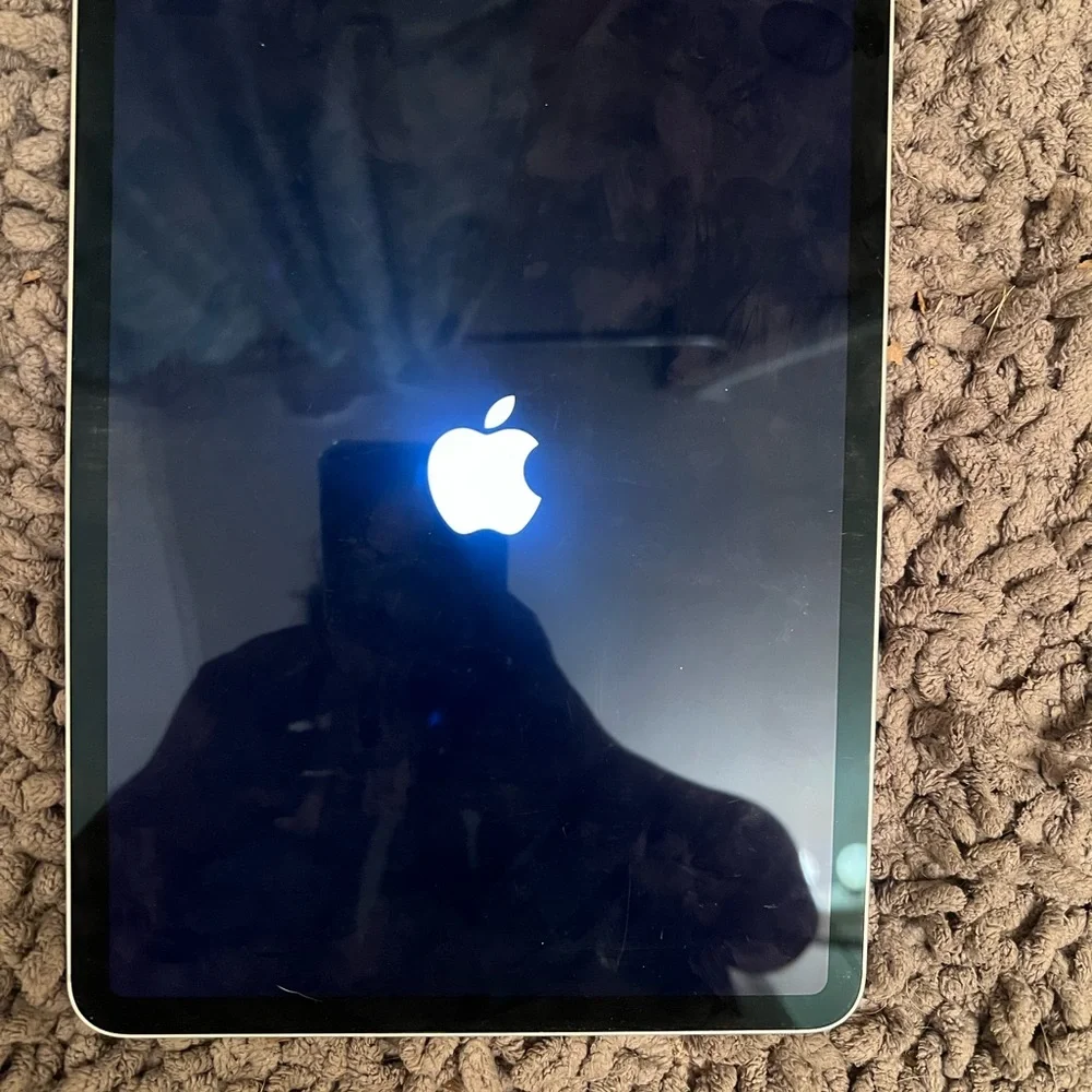 iPad Pro 11 (4th Gen) Apple Silver Tablet Modern Design